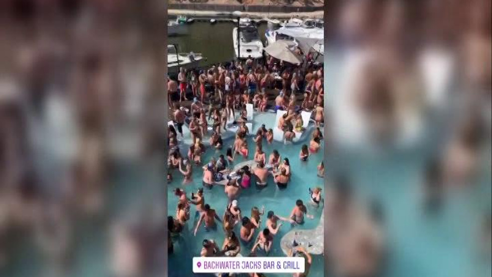 Pool party at Lake of the
Ozarks in Missouri draws a
packed crowd
